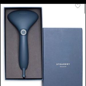 Steamery Stockholm travel clothing steamer